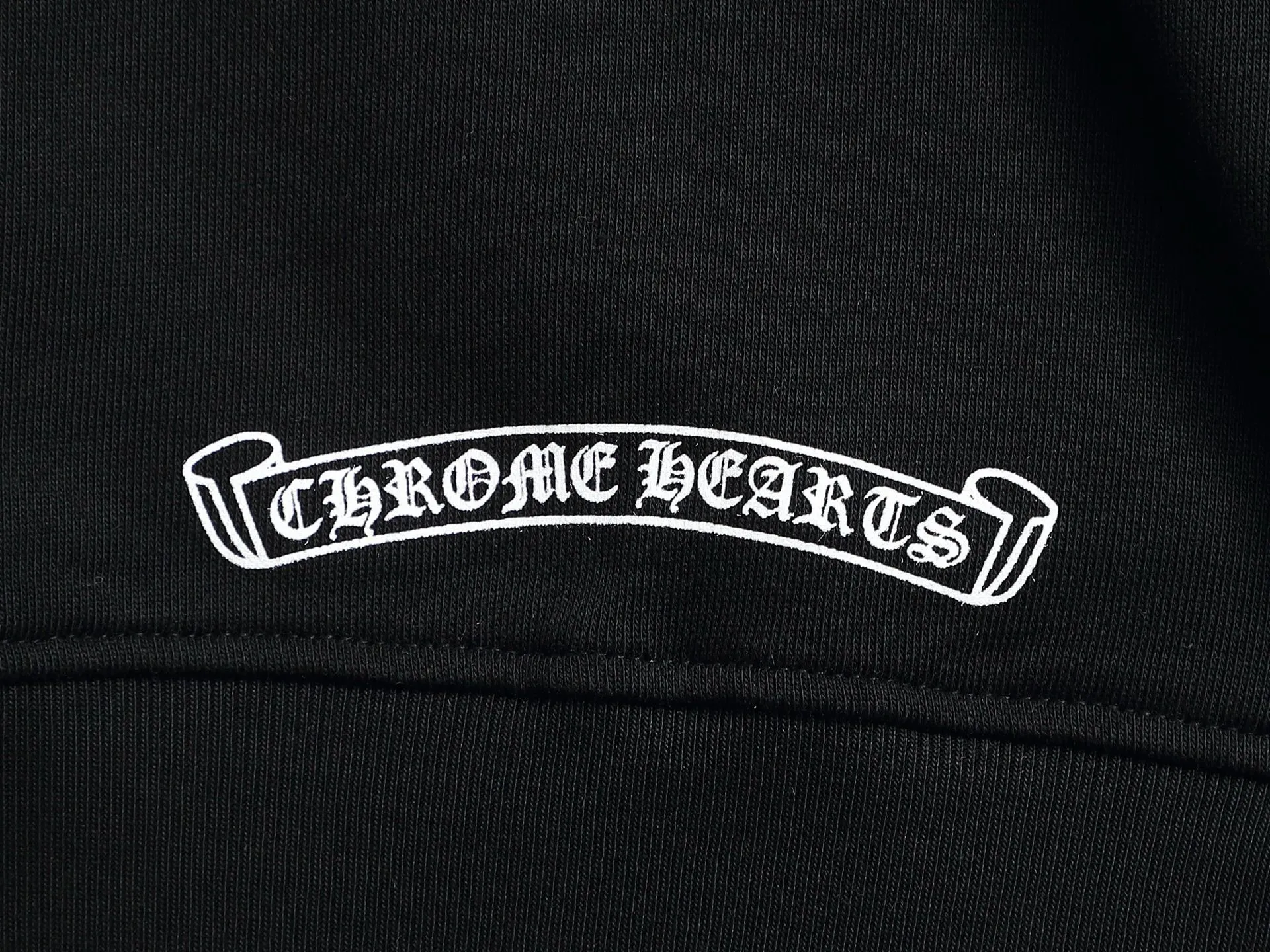 P230 Chrome hearts ch Chrome hearts cross printed round neck sweatshirt, large version, loose and stylish, low version, slim version, upper body and crotch pull, 100% commitment: top quality, not fast food, the highest version on the market, top quality, 420g, 26 custom-dyed double yarn cotton, same style for men and women, complete with three standards. Color: Black White Size: XS-L